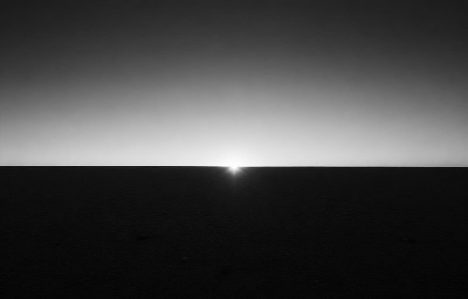 Single horizon line at dawn — a quiet beginning.